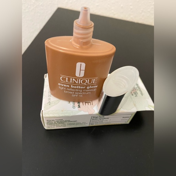 Clinique Even Better glow makeup , WN 114 Golden - Picture 4 of 5
